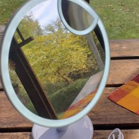 BRAND NEW PMD Reflect Pro Professional Beauty Mirror, retails $179 - Picture 2 of 5